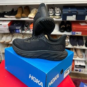 🔥🔥 HOKA Wmns Arahi 7 'Triple Black'women size 6